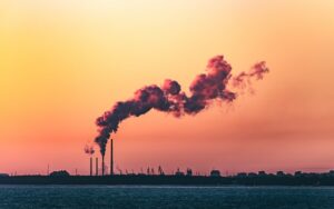 Innowacje w redukcji emisji gazów cieplarnianych – przykłady dobrych praktyk i technologii